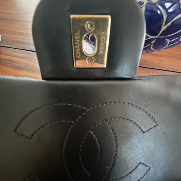 Authentic Chanel lambskin/calfskin large black chevon single flap shoulder bag - Picture 5 of 14